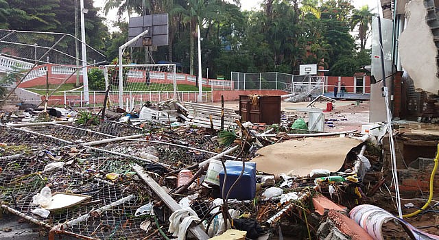 41 pessoas ficaram feridas após queda de muro | Leandro Gouveia/Band