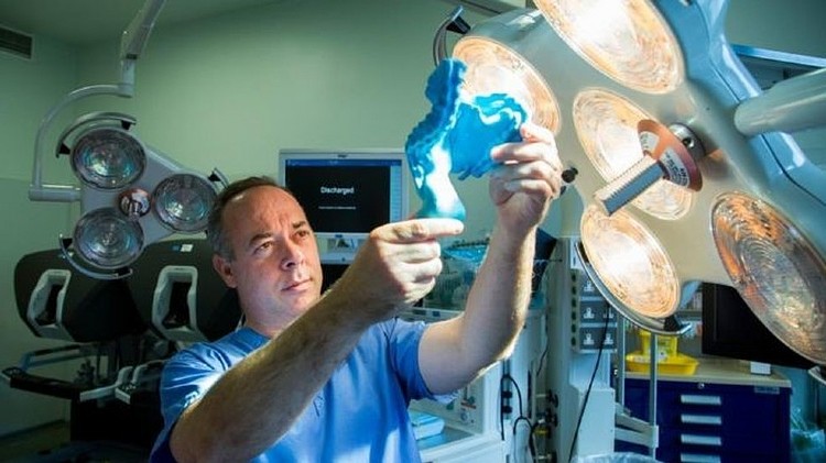 J. Calvin Coffey chefiou equipe irlandesa dedicada a provar que mesentério era um órgão (Foto: UNIVERSITY OF LIMERICK)