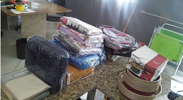 Mercadorias devolvidas por aqueles que saquearam as lojas | Reprodução