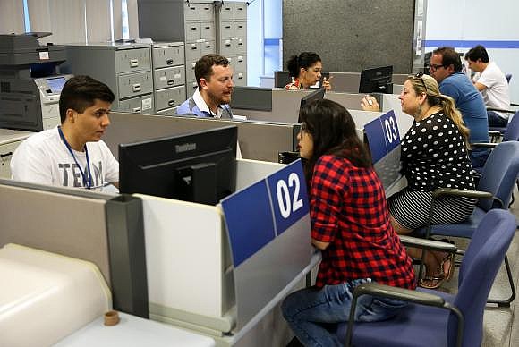 Agências da Caixa terão horário especial no fim de semana para saque das contas inativas do FGTS  Marcelo Camargo/Agênci