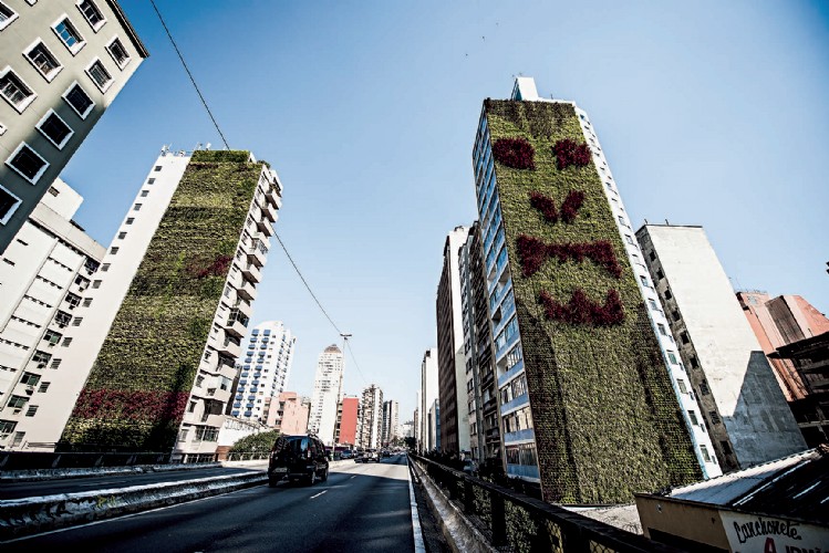 Murais no Minhocão: sete prédios da região receberam a cobertura (Alexandre Battibugli/Veja SP)