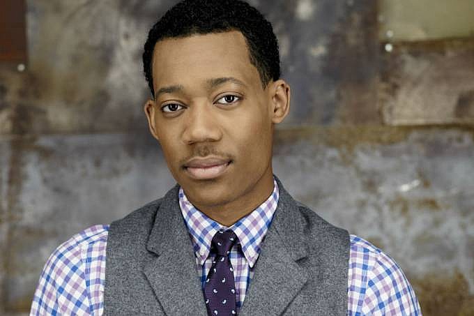 Tyler James Williams em foto de divulgação da série 'Criminal Minds' (CBS Photo Archive/Getty Images/VEJA)