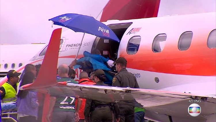 Neto embarcou nesta quinta-feira de volta ao Brasil (Foto: TV Globo)