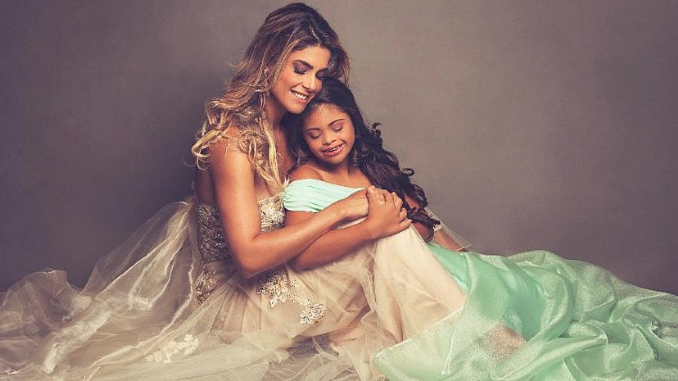 sabella Bittencourt e a filha Ivy I Foto: Nila Costa/Divulgação