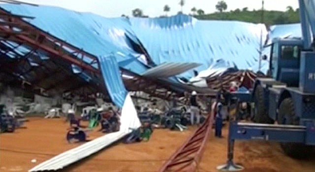 Pelo menos 100 morreram | NTA via Reuters TV