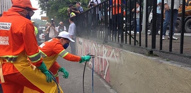 Prefeitura de São Paulo cobriu grafites da 23 de maio com tinta cinza | Rádio Bandeirantes